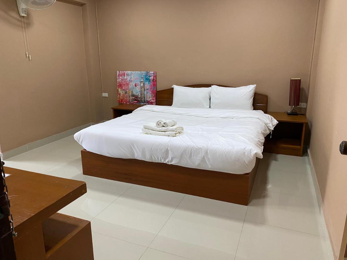 Hug Me Guesthouse Pattaya Εξωτερικό φωτογραφία