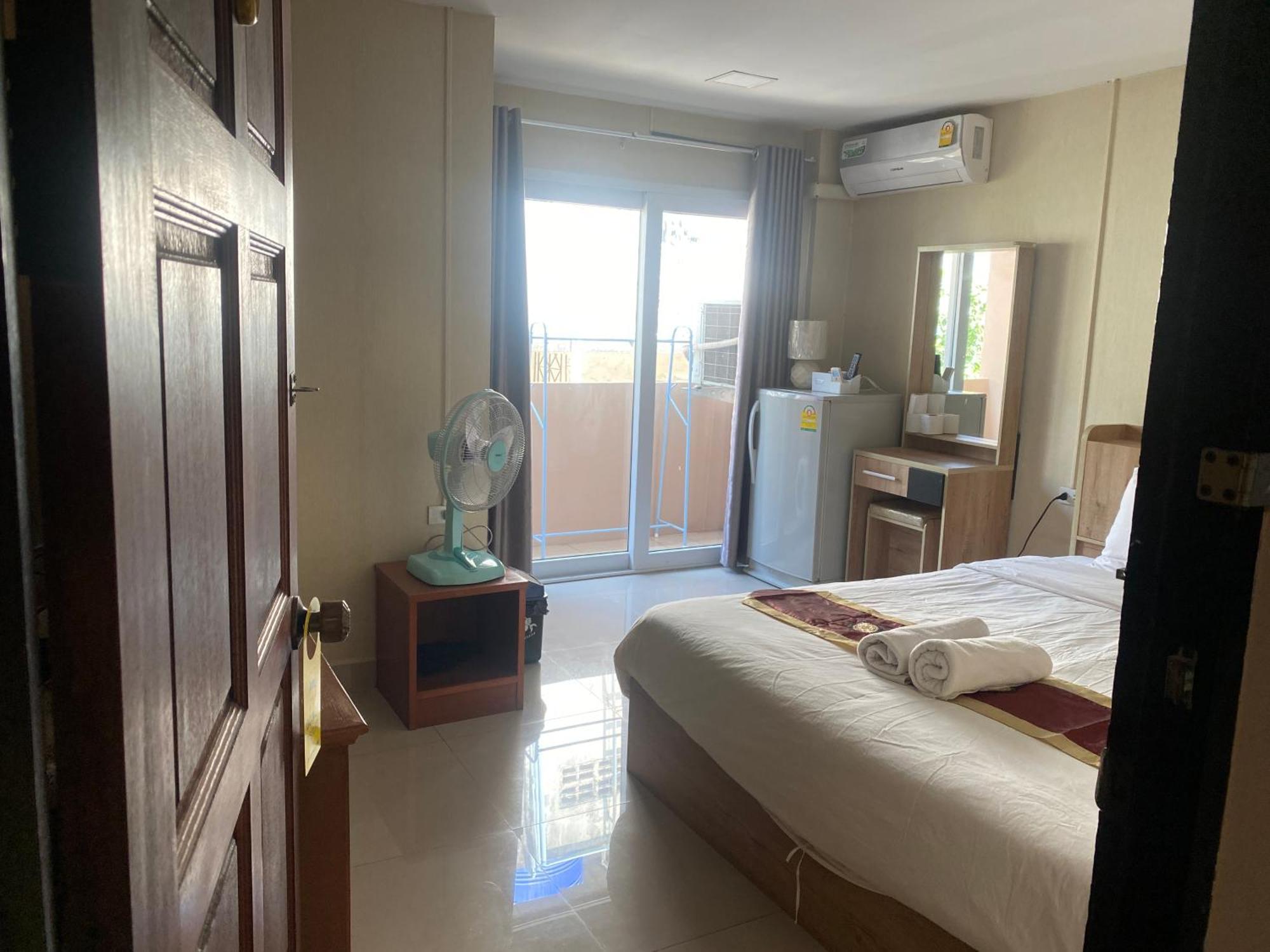 Hug Me Guesthouse Pattaya Εξωτερικό φωτογραφία